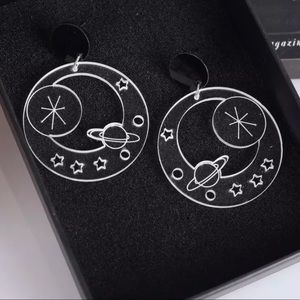 ✨2/$25✨NWT - EARRINGS - Clear acrylic solar planet